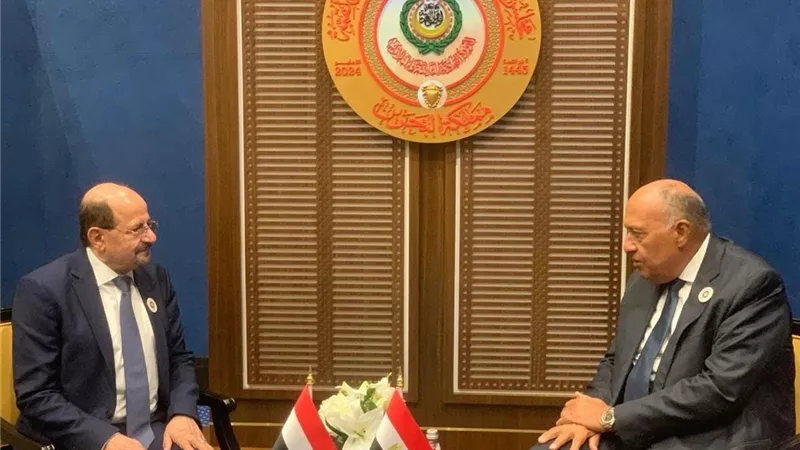 وزير الخارجية يلتقى نظيره اليمني في المنامة