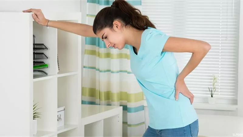 متلازمة المبيض المتعدد الكيسات .. أهم أسباب آلام أسفل الظهر