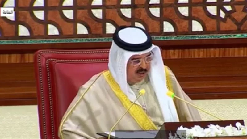 ملك البحرين أمام القمة العربية: إحلال السلام النهائي خيار لا بديل عنه