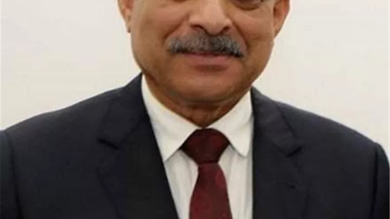محافظ السويس يوقف معلم عن العمل بأحد المدارس الفنيه