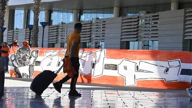 بعثة نهضة بركان تصل القاهرة لمواجهة الزمالك في نهائي الكونفيدرالية