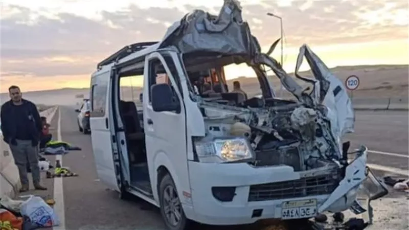 مصرع 2 واصابة 12 في انقلاب وحريق سيارة ميكروباص بطريق القطامية