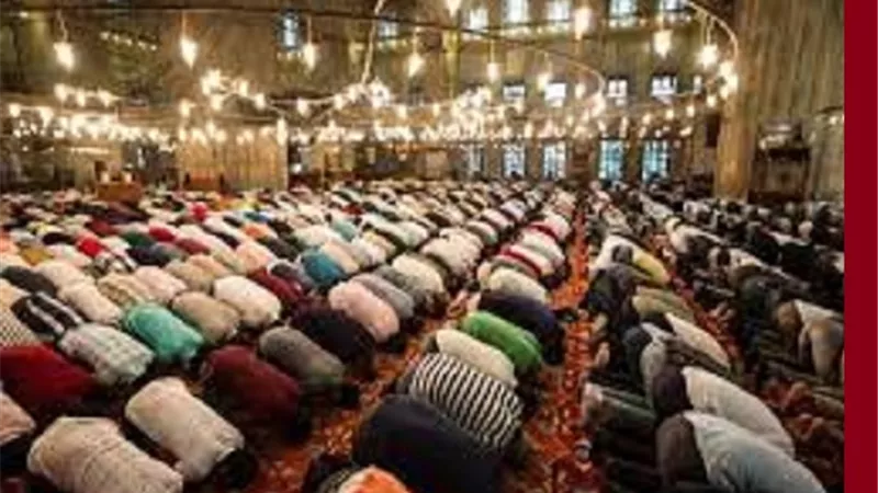 اراء العلماء فيمن أدرك الإمام في تشهد صلاة الجمعة
