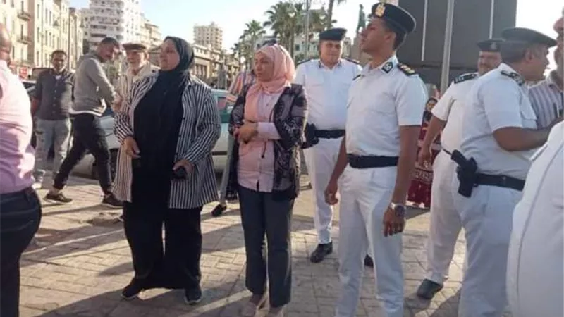 حملة على كورنيش محطة الرمل لازالة الاشغالات