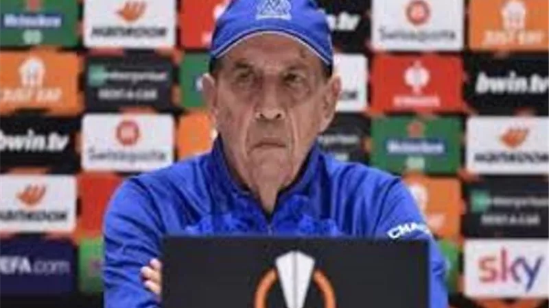 مدرب أولمبيك مارسيليا يعلن اعتزاله