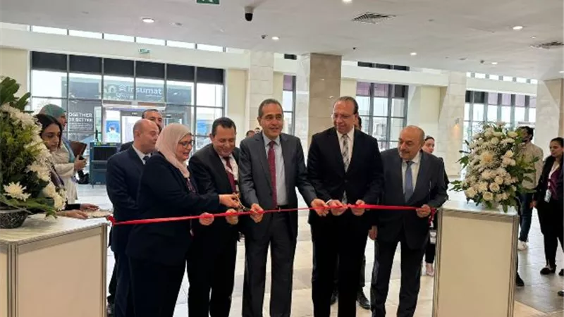 رئيس هيئة المعارض يفتتح معرض 