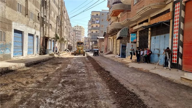 محافظ كفرالشيخ يتابع أعمال المرحلة الأولى لرصف شارع المحرقة