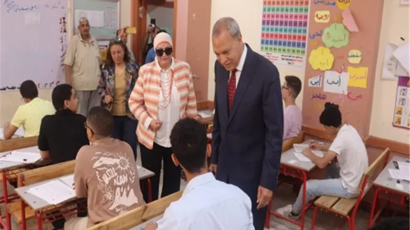 محافظ القليوبية يتفقد إمتحانات الشهادة الإعدادية العامة والازهرية