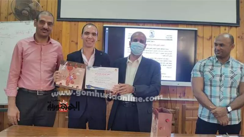 زراعة المنيا تكرم الطالب والطالبة المثالية علي مستوي الكلية