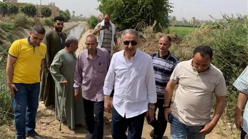 بدء تنفيذ خط تغذية رئيسي بقري وأحياء سمالوط
