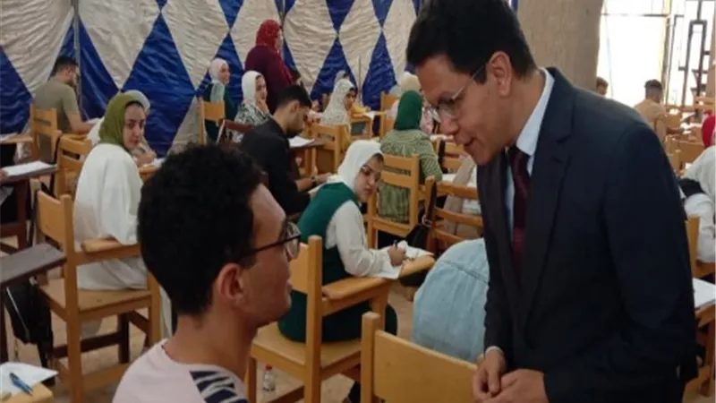 رئيس جامعة بنها يشدد على توافر الأطقم الطبية داخل العيادات أثناء فترة الامتحانات