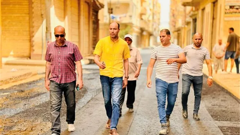 رئيس ايتاى البارود يتابع رصف شارع المجلده