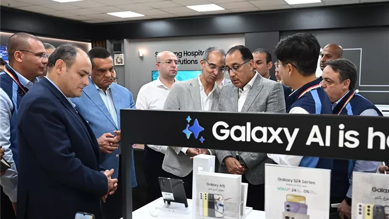 طلعت: نحرص على جذب الشركات العالمية المتخصصة في صناعة المحمول والأجهزة الذكية