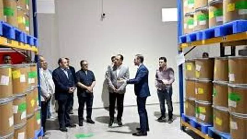 رئيس الوزراء يتفقد مصنع