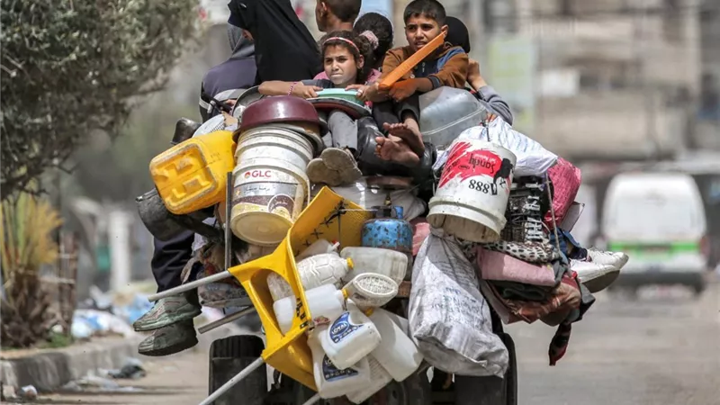 أونروا: 800 ألف فروا من رفح يعيشون بالطرقات