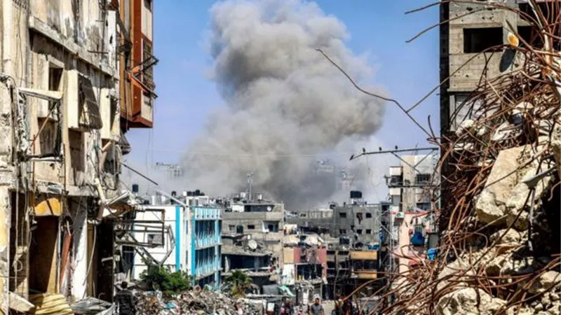 الجيش الإسرائيلي يطلب من سكان شمال غزة إخلاءها تمهيدا لقصفها