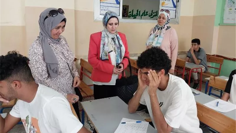 قيادات التعليم فى مدينة الشروق تتابع إمتحانات الإعدادية والثانوية