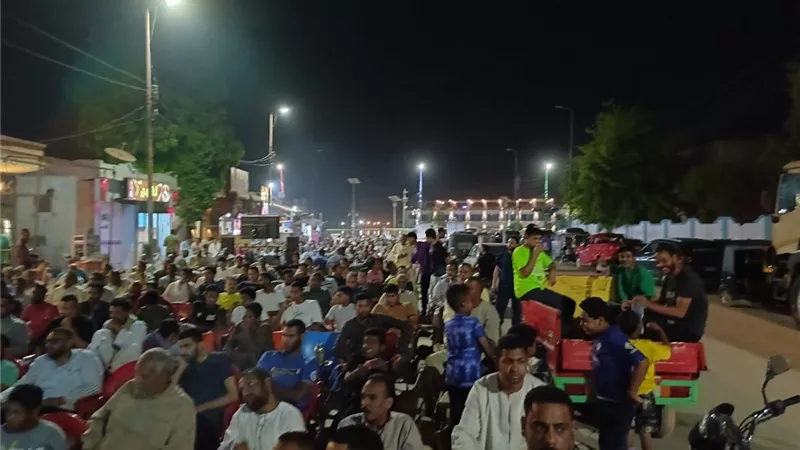 توافد كبير لجماهير النادى الأهلى لمشاهدة المباراة باسوان