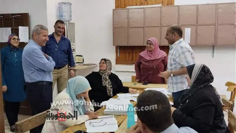 مدير تعليم دمياط يفاجئ كنترول الإعدادية ويطالب بمرعاة دقة التصحيح