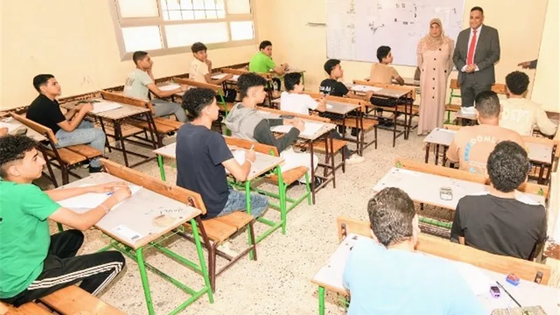 محافظ الدقهلية تفقد امتحانات الشهادة الاعدادية