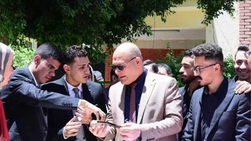 مشاريع تخرج لعلاج حصوات الكلى والسمنه ينفذها طلاب صيدلة سوهاج