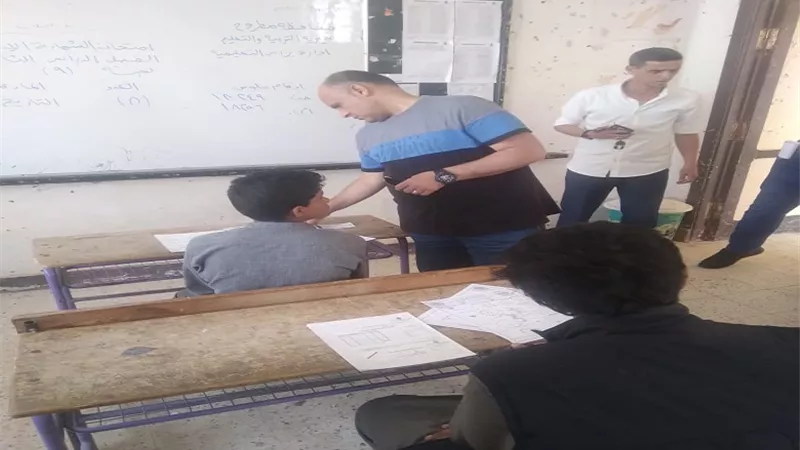 عمرو شحاته يتابع امتحانات الشهادة الاعدادية في يومها الثاني بمطروح