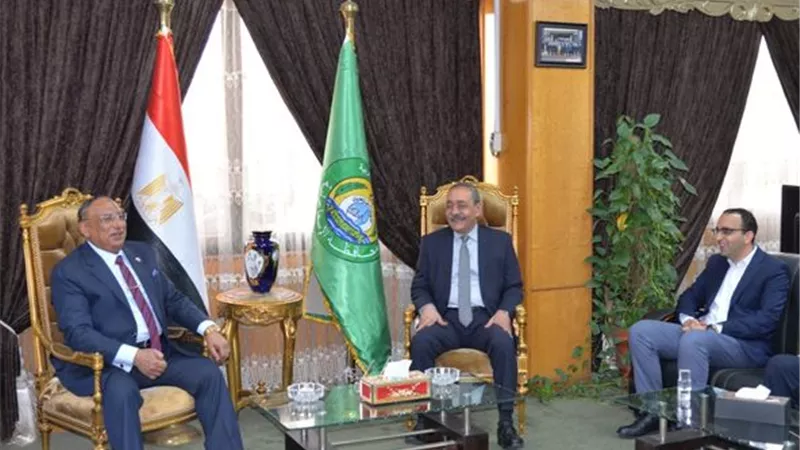 محافظ الإسماعيلية ورئيس هيئة قضايا الدولة يبحثان التعاون المشترك