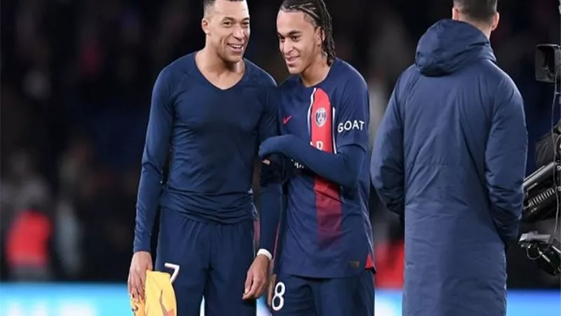 شقيق مبابي يحسم موقفه من الانتقال إلى ريال مدريد.. فيديو