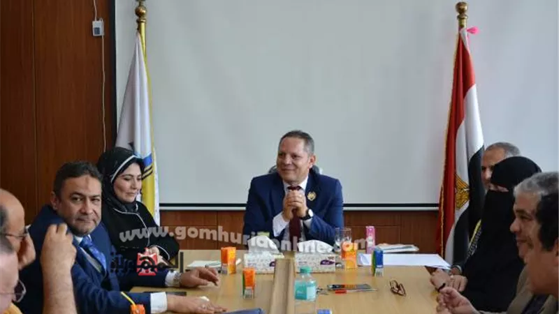 رئيس جامعة دمياط يلتقي بهيئة التدريس بكلية الطب