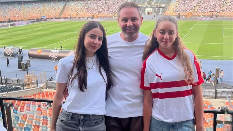 حازم إمام يدعم الزمالك أمام نهضة بركان من استاد القاهرة