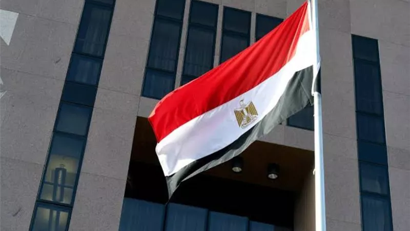 الخارجية: مصر تتابع بقلق بالغ الأنباء المتداولة بشأن تعرض طائرة الرئيس الإيراني لحادث مروع