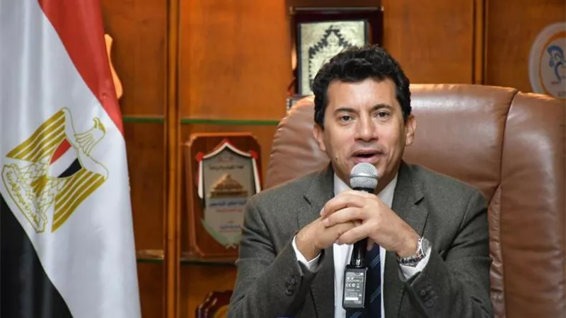 أشرف صبحى يهنئ الزمالك بالكونفدرالية.. ويتمنى فوز الأهلي السبت المقبل