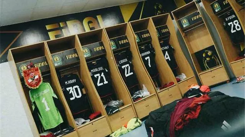 شاهد.. غرفة ملابس الأهلي قبل مواجهة الترجي التونسي في دوري الأبطال