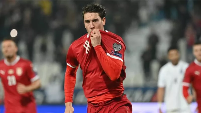 فلاهوفيتش ونجم الهلال السعودي يقودان قائمة صربيا لبطولة يورو 2024