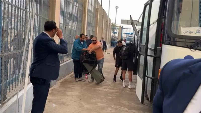 شاهد بالفيديو.. وصول حافلة الأهلى لملعب حمادي العقربي لمواجهة الترجي