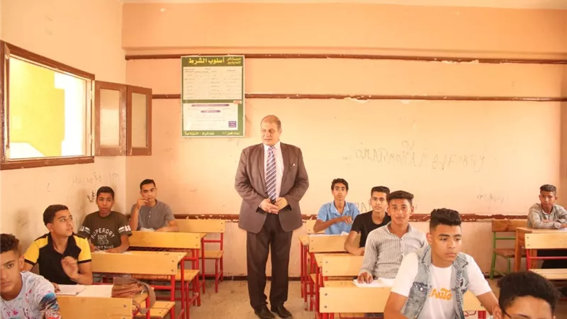وكيل وزارة تعليم بني سويف يتفقد لجان امتحانات الشهادة الاعدادية