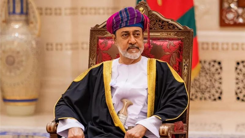 سلطان عمان يعزي المرشد الإيراني بمصرع رئيسي