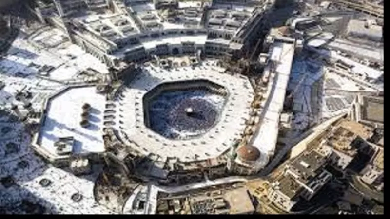 هدم الكعبة قبل بعثتهﷺ تمهيداً لمولده..من جميل ما قرأت