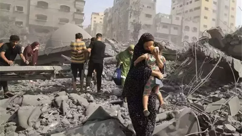 شهداء وجرحى في غارة إسرائيلية استهدفت محيط مستشفى كمال عدوان بغزة