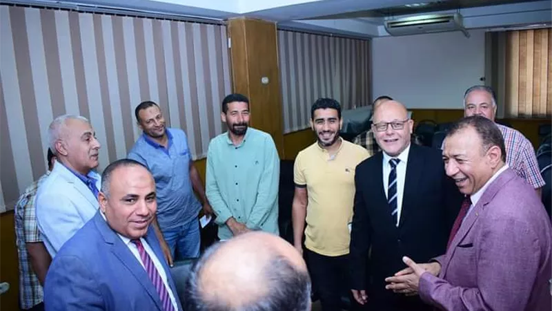 رئيس جامعة سوهاج يتفقد أولي المحاضرات بكلية البحوث البيئية