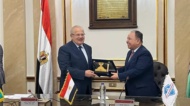 تعاون بين التأمين الصحي الشامل وكلية الاقتصاد لتطوير البحث العلمي
