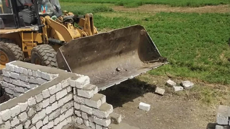 رصد حالات التعدى بالبناء المخالف بمراكز المنيا