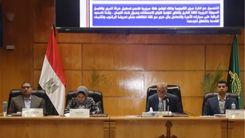 محافظ القليوبية يناقش خطط المشروعات الجاري تنفيذها