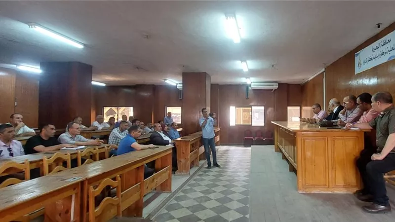 اجتماع اللجنة العليا لتثمين مسار مشروع محور المحمودية بكفر الدوار