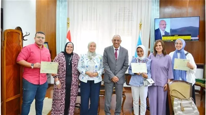 تكريم الفائزين بالمركزالثالث فى مسابقة كأس العرب للسموم