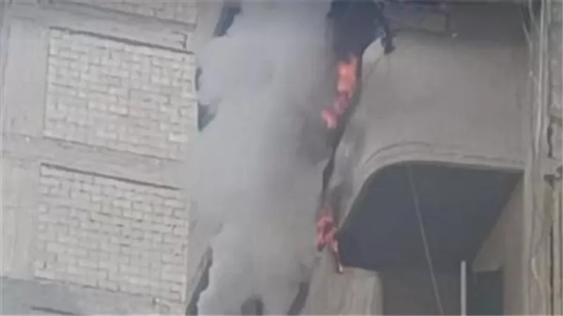 مصرع طفلة وإصابة والديها في حريق شقة بالسويس