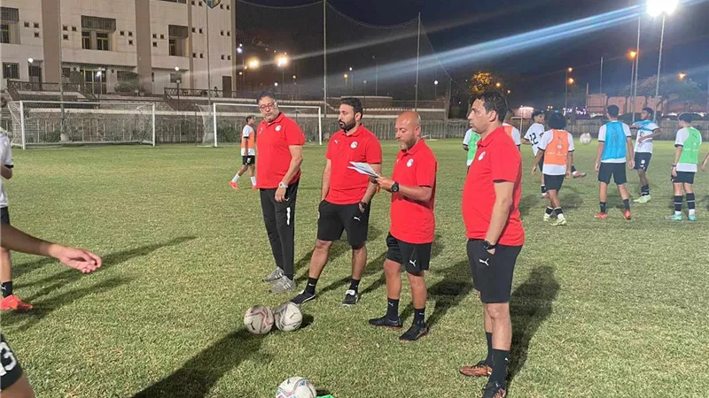 انطلاق معسكر منتخب مصر للشباب ورسالة من وائل رياض للاعبين