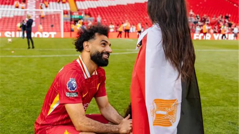 شاهد غناء جماهير ليفربول للأسطورة محمد صلاح في مباراة ولفرهامبتون