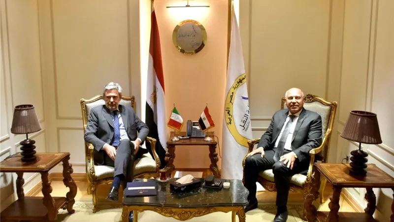 وزير النقل يبحث آخر مستجدات مشروع الخط السريع للحاصلات الزراعية سريعة التلف