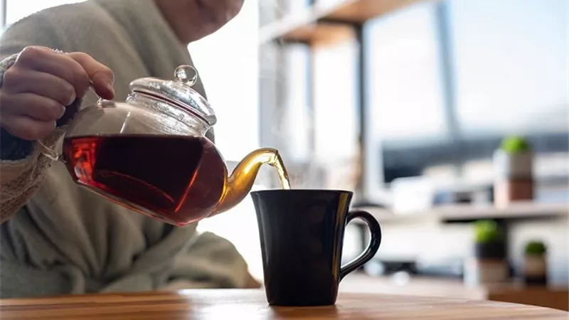 احذر .. الإفراط في تناول الشاي الأسود